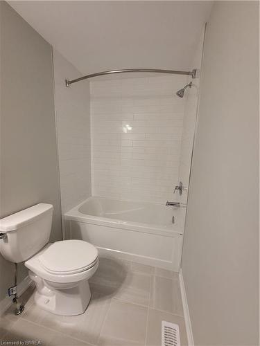 29-461 Blackburn Drive, Brantford, ON - Indoor Photo Showing Bathroom