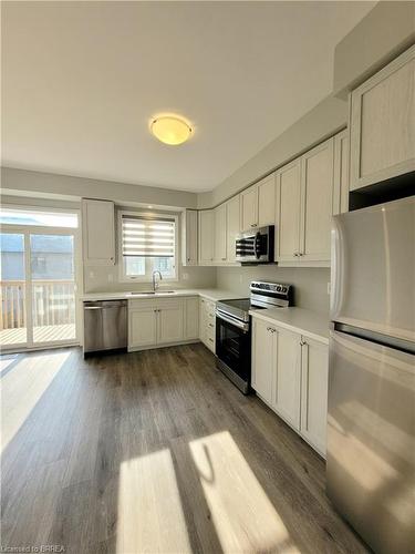 29-461 Blackburn Drive, Brantford, ON - Indoor Photo Showing Kitchen