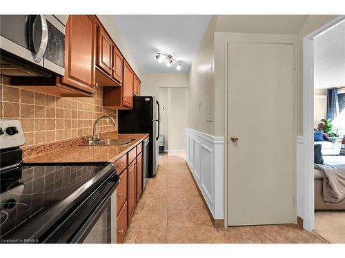 331-36 Hayhurst Road, Brantford, ON - Indoor Photo Showing Kitchen