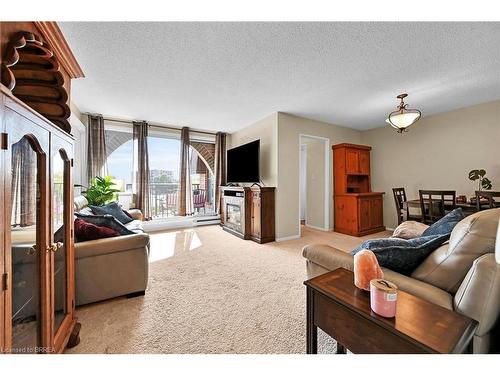 331-36 Hayhurst Road, Brantford, ON - Indoor Photo Showing Living Room