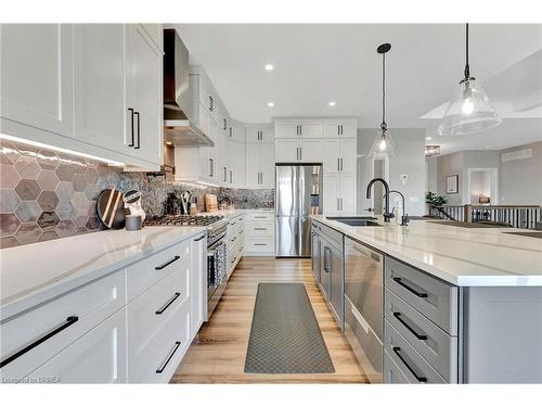 14 Hudson Drive, Brantford, ON - Indoor Photo Showing Kitchen With Upgraded Kitchen