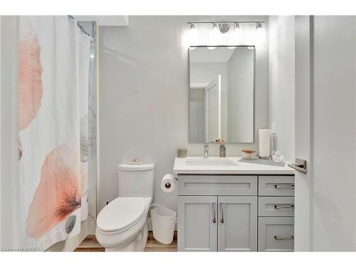 14 Hudson Drive, Brantford, ON - Indoor Photo Showing Bathroom