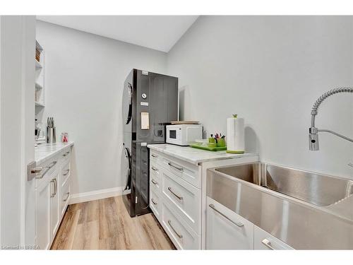 14 Hudson Drive, Brantford, ON - Indoor Photo Showing Kitchen