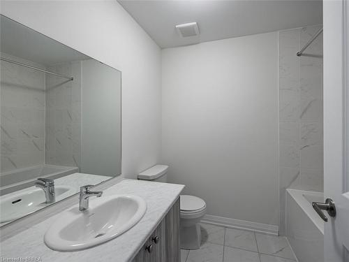 402-585 Colborne Street E, Brantford, ON - Indoor Photo Showing Bathroom