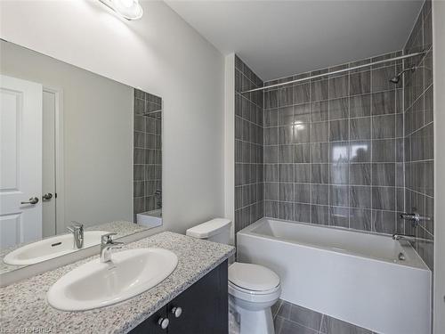 402-585 Colborne Street E, Brantford, ON - Indoor Photo Showing Bathroom