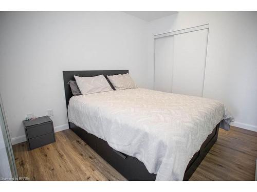 613-7 Erie Avenue, Brantford, ON - Indoor Photo Showing Bedroom