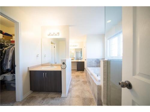 2 Carroll Lane, Brantford, ON - Indoor Photo Showing Bathroom