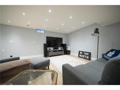 2 Carroll Lane, Brantford, ON - Indoor Photo Showing Living Room