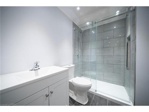 2 Carroll Lane, Brantford, ON - Indoor Photo Showing Bathroom