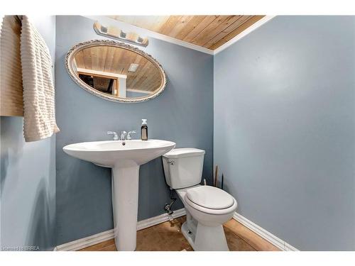 29 Marshall Street, Brantford, ON - Indoor Photo Showing Bathroom