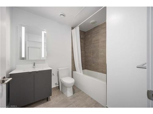 610-500 Dupont Street, Toronto, ON - Indoor Photo Showing Bathroom