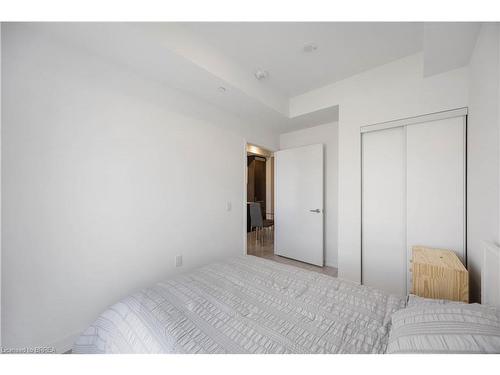 610-500 Dupont Street, Toronto, ON - Indoor Photo Showing Bedroom