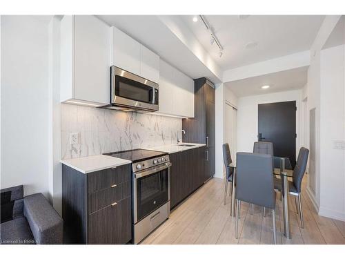 610-500 Dupont Street, Toronto, ON - Indoor Photo Showing Kitchen