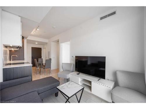 610-500 Dupont Street, Toronto, ON - Indoor Photo Showing Living Room