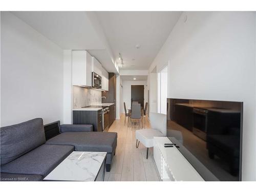 610-500 Dupont Street, Toronto, ON - Indoor Photo Showing Living Room