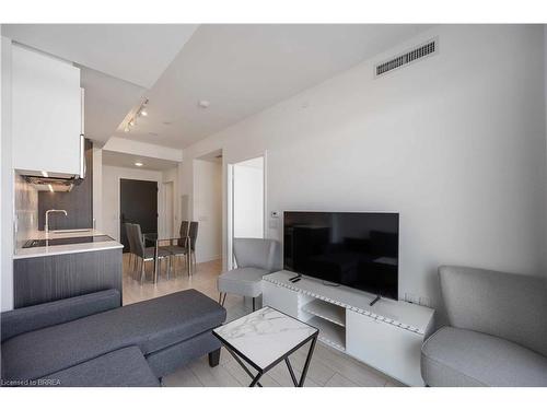 610-500 Dupont Street, Toronto, ON - Indoor Photo Showing Living Room