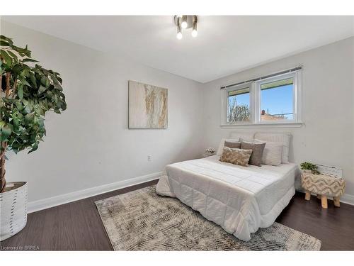 21 Jefferson Avenue, Port Colborne, ON - Indoor Photo Showing Bedroom