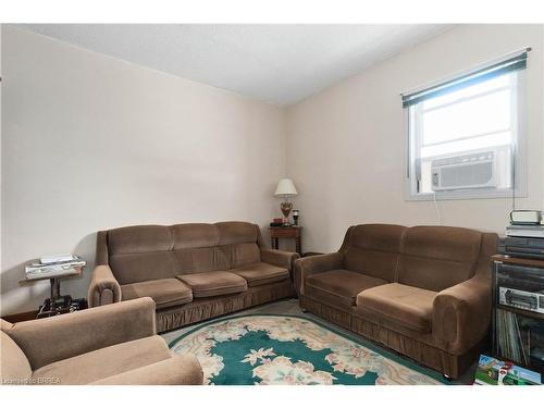 116 Terrace Hill Street, Brantford, ON - Indoor Photo Showing Living Room