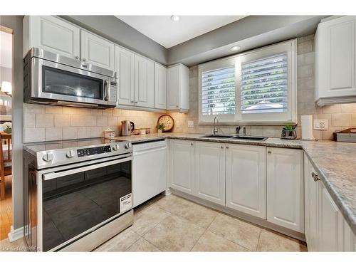 3 Brier Place, Brantford, ON - Indoor Photo Showing Kitchen