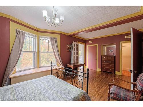 183 St Paul Avenue, Brantford, ON - Indoor Photo Showing Bedroom