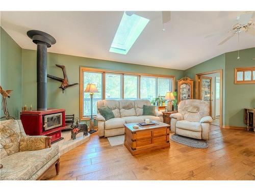 62 Pleasant Ridge Road, Brantford, ON - Indoor Photo Showing Living Room