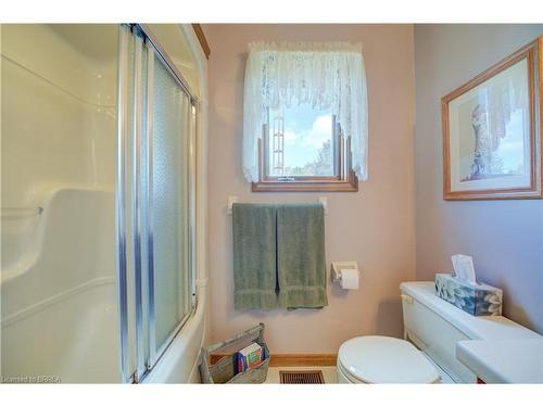 62 Pleasant Ridge Road, Brantford, ON - Indoor Photo Showing Bathroom