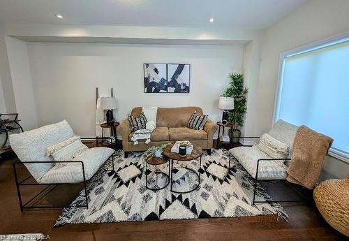 121 Bilanski Farm Road, Brantford, ON - Indoor Photo Showing Living Room