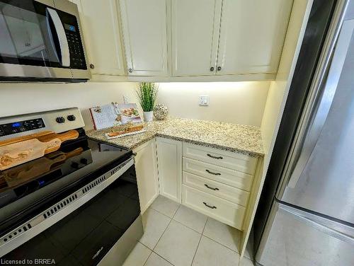 121 Bilanski Farm Road, Brantford, ON - Indoor Photo Showing Kitchen With Stainless Steel Kitchen With Upgraded Kitchen