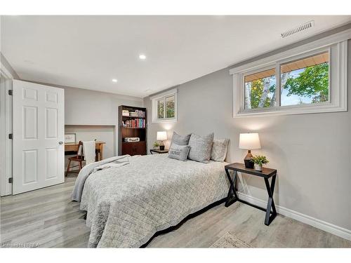 42 Winding Way, Brantford, ON - Indoor Photo Showing Bedroom