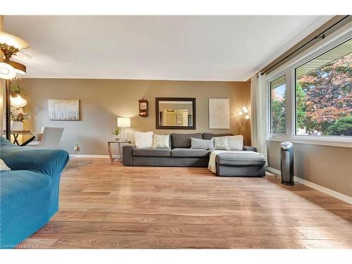 42 Winding Way, Brantford, ON - Indoor Photo Showing Living Room