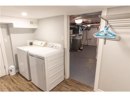 982 Dame Street, London, ON - Indoor Photo Showing Laundry Room