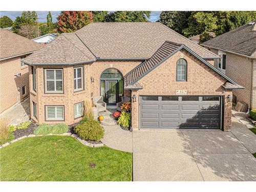 32 Mcintosh Court, Brantford, ON - Outdoor