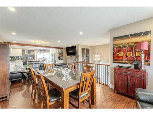 32 Mcintosh Court, Brantford, ON - Indoor Photo Showing Dining Room