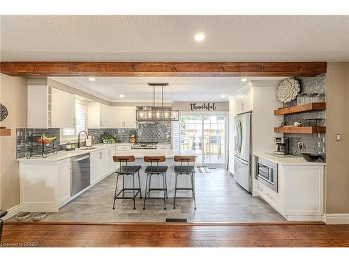 32 Mcintosh Court, Brantford, ON - Indoor Photo Showing Kitchen