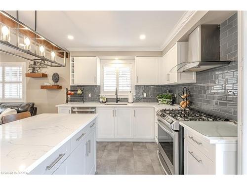 32 Mcintosh Court, Brantford, ON - Indoor Photo Showing Kitchen With Upgraded Kitchen