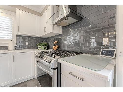 32 Mcintosh Court, Brantford, ON - Indoor Photo Showing Kitchen With Upgraded Kitchen