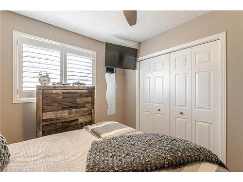 32 Mcintosh Court, Brantford, ON - Indoor Photo Showing Bedroom