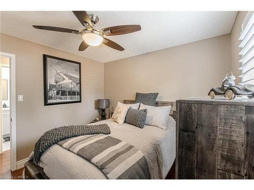 32 Mcintosh Court, Brantford, ON - Indoor Photo Showing Bedroom