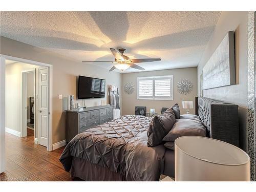 32 Mcintosh Court, Brantford, ON - Indoor Photo Showing Bedroom