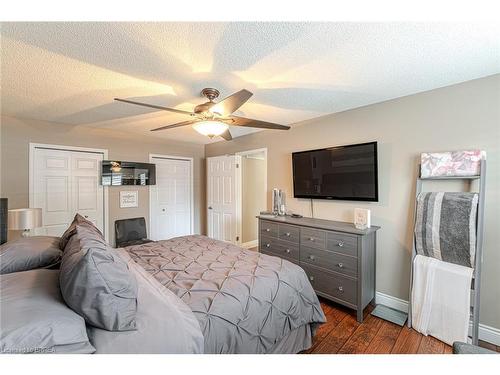 32 Mcintosh Court, Brantford, ON - Indoor Photo Showing Bedroom