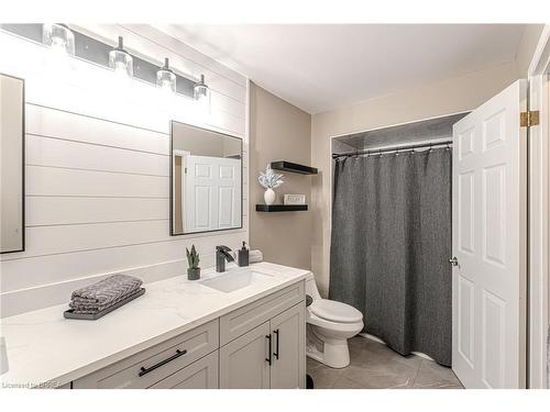 32 Mcintosh Court, Brantford, ON - Indoor Photo Showing Bathroom