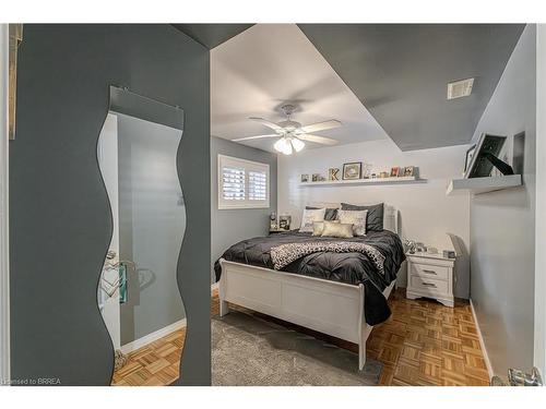 32 Mcintosh Court, Brantford, ON - Indoor Photo Showing Bedroom