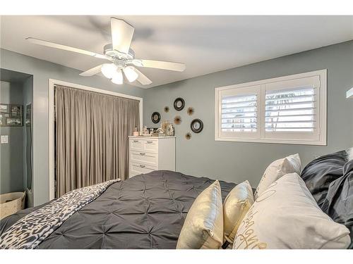 32 Mcintosh Court, Brantford, ON - Indoor Photo Showing Bedroom