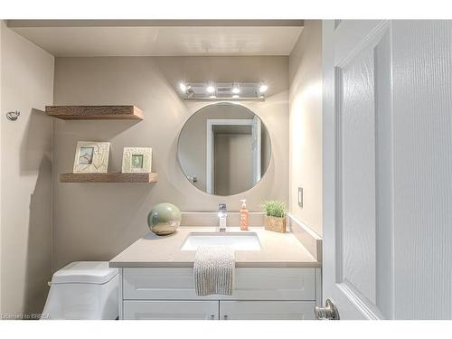 32 Mcintosh Court, Brantford, ON - Indoor Photo Showing Bathroom