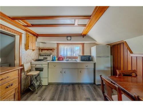 6 Patricia Street, Brantford, ON - Indoor Photo Showing Kitchen