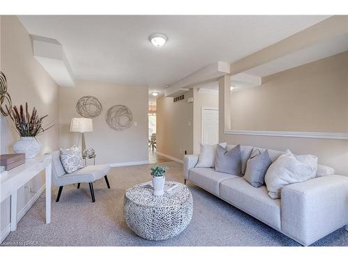 12-975 Strasburg Road, Kitchener, ON - Indoor Photo Showing Living Room