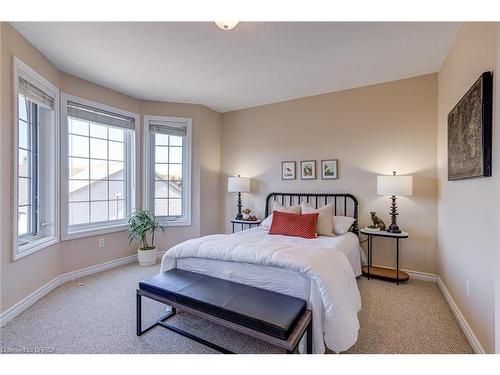 12-975 Strasburg Road, Kitchener, ON - Indoor Photo Showing Bedroom