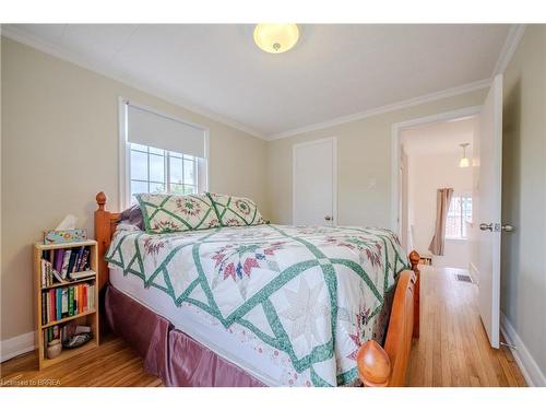 131 Morrell Street, Brantford, ON - Indoor Photo Showing Bedroom