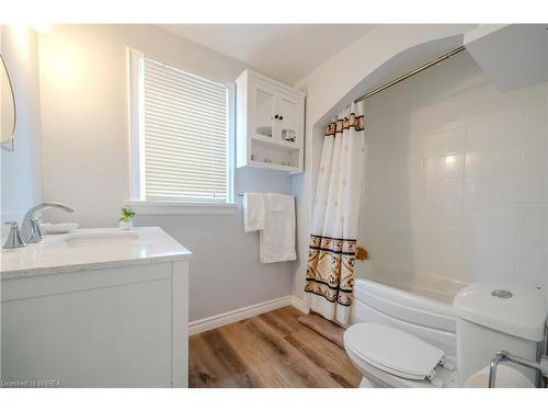 131 Morrell Street, Brantford, ON - Indoor Photo Showing Bathroom