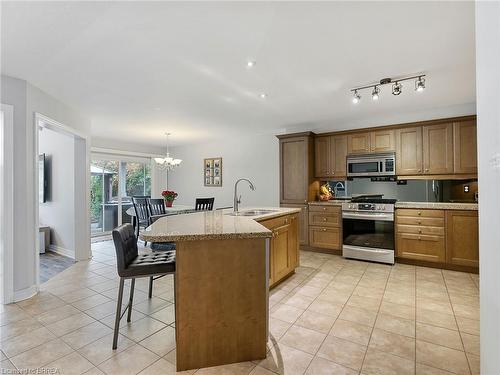 39 Hunter Way, Brantford, ON - Indoor Photo Showing Kitchen